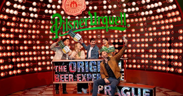 Poznejte příběh piva díky jedinečné expozici Pilsner Urquell Experience v Praze!