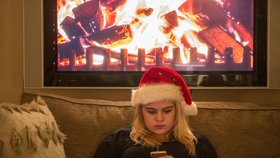 Vánoční smsky už neletí. Češi si více přejí přes sociální sítě a e-maily