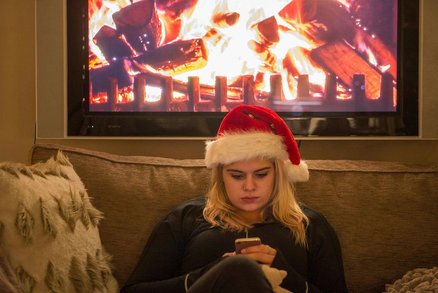 Vánoční smsky už neletí. Češi si více přejí přes sociální sítě a e-maily