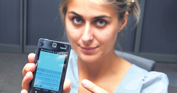 Redaktorka Blesku vyzkoušela nový telefon, ve kterém můžete používat hned dvě SIM karty najednou