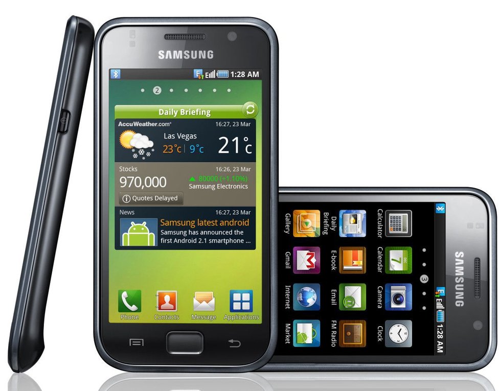 1. Galaxy S  - Výtečná obrazovka Super Amoled, dobrý telefon a internetové funkce, parádní výkon i přehrávání hudby a videa. Chybějící blesk u foťáku nevadí. Prostě nej smartphone. Cena: 12.499 Kč