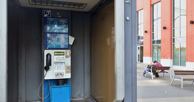 Telefonní budky v Česku skončily.
