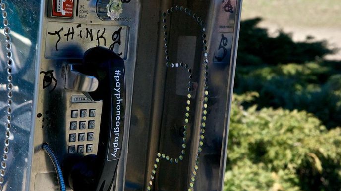 Telefonní budka v newyorském Central Parku