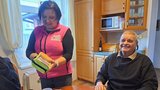 Sestřička Radka vyjíždí do terénu: Je to náš anděl, říkají senioři