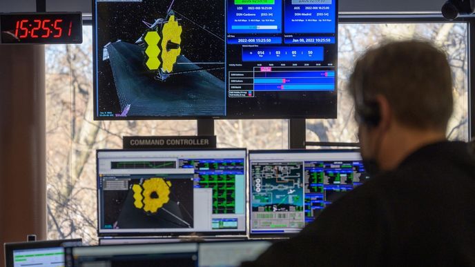 Teleskop Jamese Webba úspěšně dosáhl konečné pozice, fungovat začne za čtyři měsíce