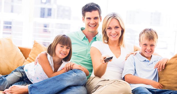 Televize je skvělý dárek pro celou rodinu, ale jaký druh vybrat? Odborníci a Blesk poradí.