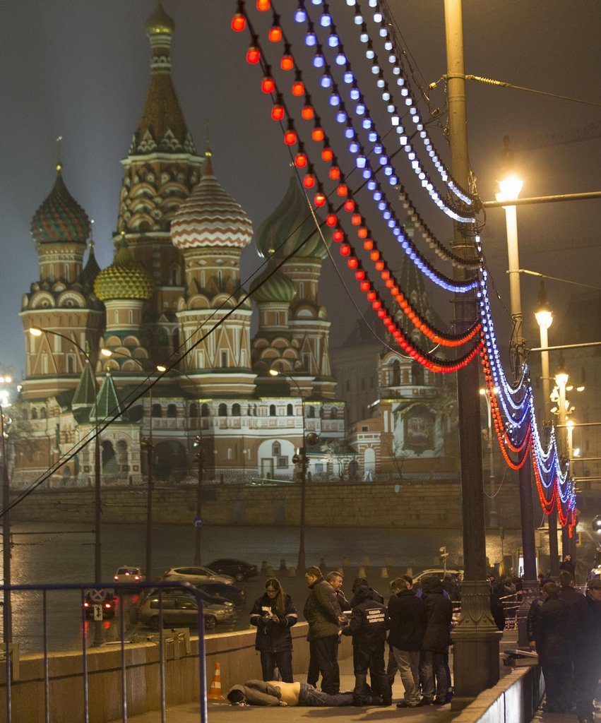 Tělo zabitého Borise Němcova