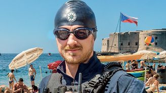 Uprostřed plamenů i na luxusních jachtách. Čeští policisté na Jadranu řeší požáry i bizarní krimi kauzy Uprostřed plamenů i na luxusních jachtách. Čeští policisté na Jadranu řeší požáry i bizarní krimi kauzy
