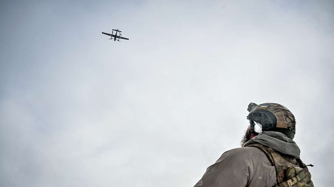 Česká armáda má do roku 2028 nakoupit tři tisíce dronů. To se na Ukrajině spotřebuje za jedno dopoledne. Česká armáda má do roku 2028 nakoupit tři tisíce dronů. To se na Ukrajině spotřebuje za jedno dopoledne.
