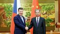 Okamura s předsedou Všečínského shromáždění lidových zástupců (čínský parlament) Čao Le-t‘im v Pekingu Okamura s předsedou Všečínského shromáždění lidových zástupců (čínský parlament) Čao Le-t‘im v Pekingu