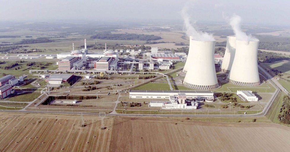 Dron pořídil unikátní záběry jaderné elektrárny v Temelíně z výšky 300 metrů.