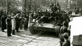 Nálada v Sudetech nebyla po válce přívětivá vůči Němcům, Ústí i další města hlídala Rudá armáda i Revoluční gardy
