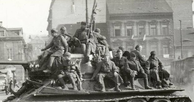 Nacistické hrdlořezy nahradili ruští primitivové: Vojáci u Brna znásilňovali děti a vraždili nemluvňata