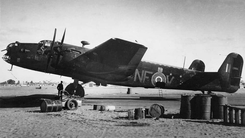 Letoun Handley-Page Halifax, z něhož byli Gabčík s Kubišem vysazeni nad Českem