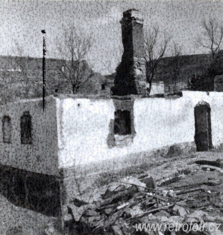 Gestapo Ležáky totálně zničilo, v roce 1943 zbytky budov srovnali se zemí