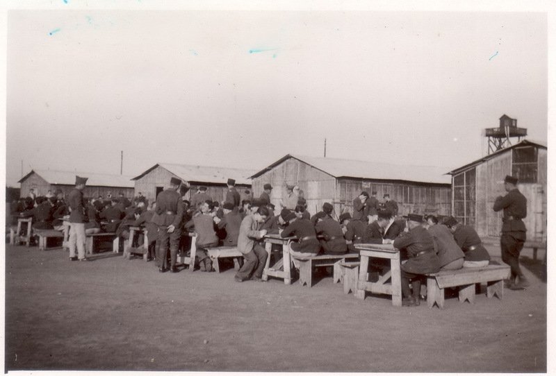 V květnu 1939 odešel přes Polsko do Francie, kde se stal příslušníkem Cizinecké legie.