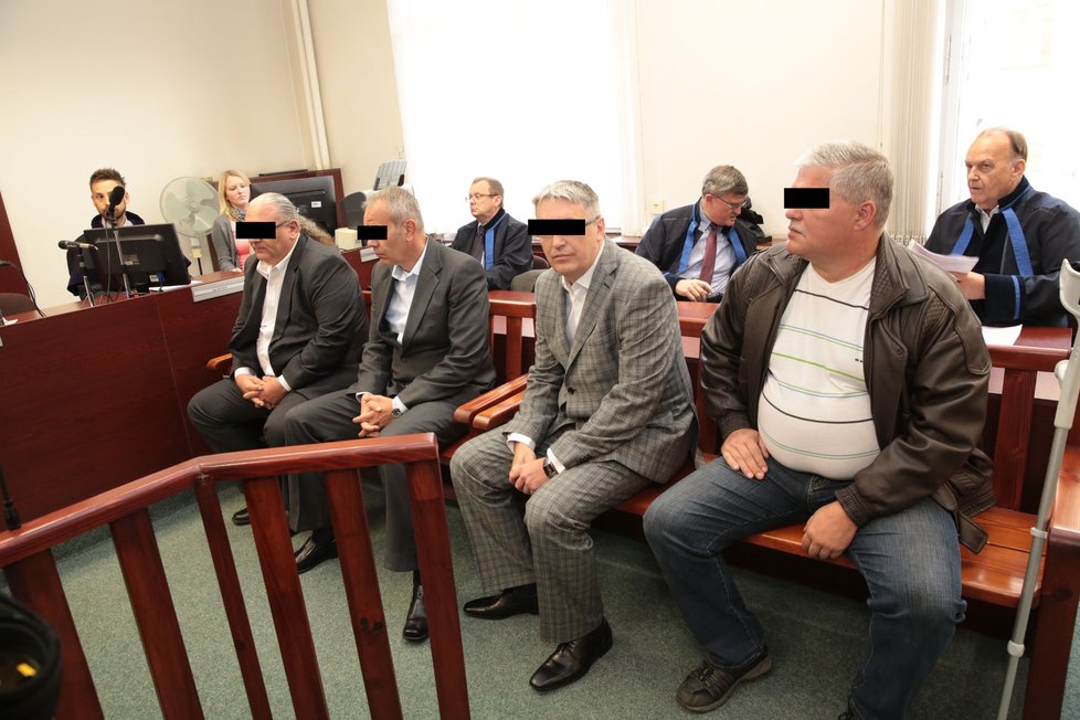 Čtveřice mužů byla nakonec v roce 2014 zproštěna obžaloby pro nedostatek důkazů.