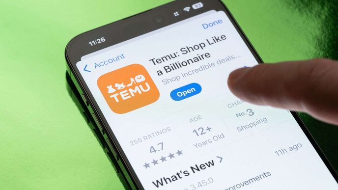 Spotřebitelské organizace upozorňují, že více než polovina testovaných produktů z Temu se ukazuje jako nebezpečná – například kvůli nadlimitnímu množství toxických kovů. Obzvláště špatně vycházejí z testů hračky a právě elektroniky. Jen na Temu přitom aktivně obchoduje 92 milionů Evropanů. Spotřebitelské organizace upozorňují, že více než polovina testovaných produktů z Temu se ukazuje jako nebezpečná – například kvůli nadlimitnímu množství toxických kovů. Obzvláště špatně vycházejí z testů hračky a právě elektroniky. Jen na Temu přitom aktivně obchoduje 92 milionů Evropanů.