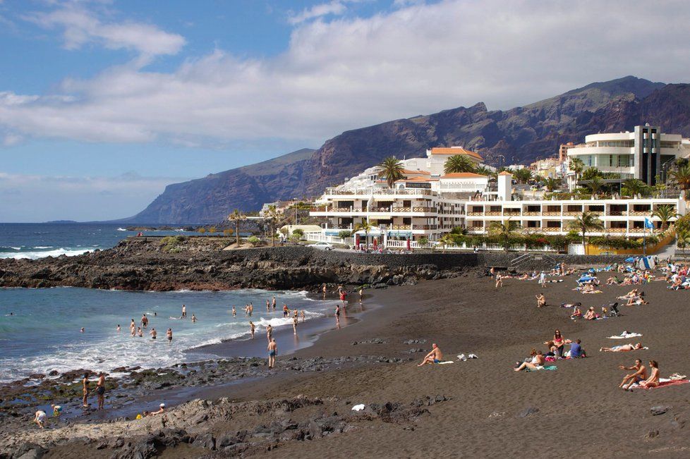 Tenerife je oblíbeným turistickým rájem, za mořem sem často jezdí i Češi