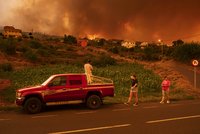 Požáry na Tenerife založil žhář? Češi v letoviscích jsou v bezpečí a daleko od nich, vzkazují cestovky