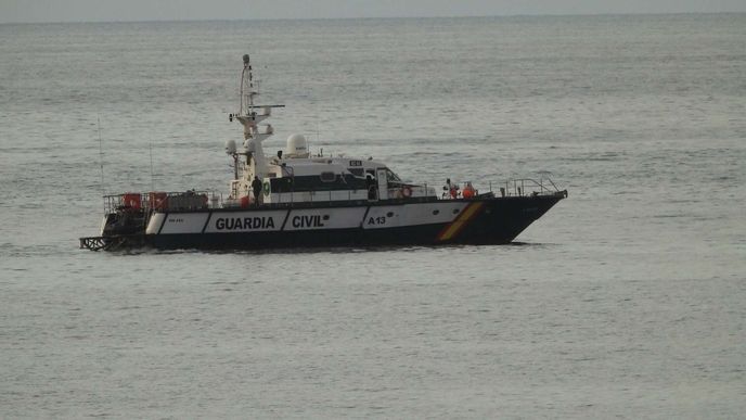 Evakuace pasažérů z MV Hondius. Evakuace pasažérů z MV Hondius.