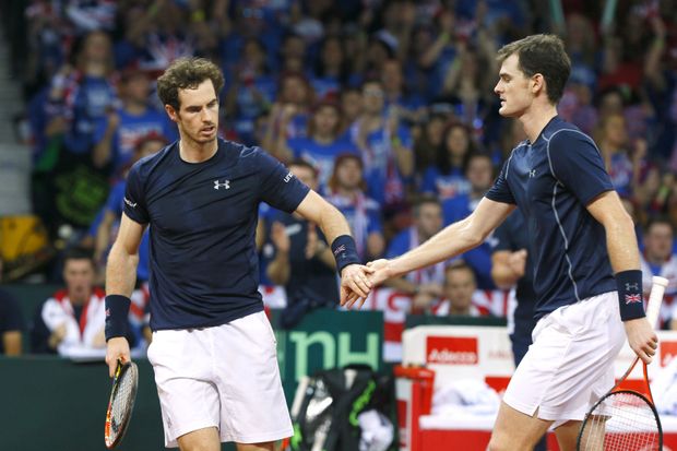 Bratři Andy a Jamie Murrayové se postarali ve čtyřhře o druhý bod pro Velkou Británii Bratři Andy a Jamie Murrayové se postarali ve čtyřhře o druhý bod pro Velkou Británii