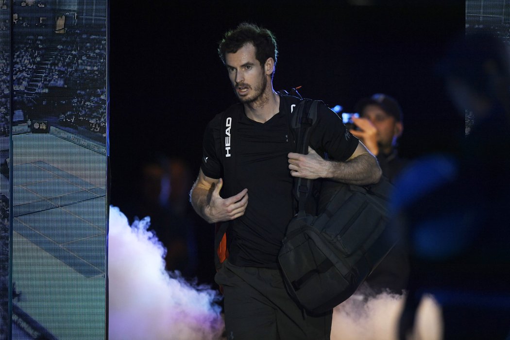 Andy Murray přichází k svému úvodnímu zápasu na Turnaji mistrů