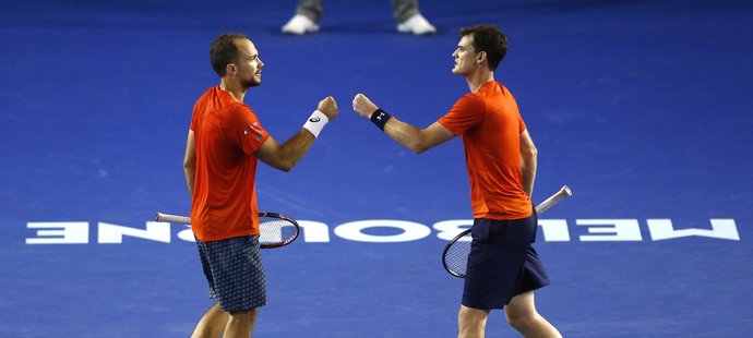 Britsko-brazilská dvojíce Jamie Murray a Bruno Soares vyhrála finále čtyřhry na Australian Open.