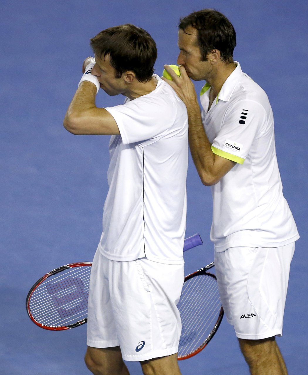 Český tenista Radek Štěpánek dělal ve finále Australian Open všechno možné, na druhý titul ale nedosáhl. S Kanaďanem Danielem Nestorem prohráli ve finále čtyřhry v Melbourne s britsko-brazilskou dvojící Jamie Murray a Bruno Soares 6:2, 4:6 a 5:7.