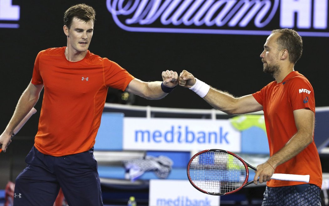 Britsko-brazilská dvojíce Jamie Murray a Bruno Soares vyhrála finále čtyřhry na Australian Open.