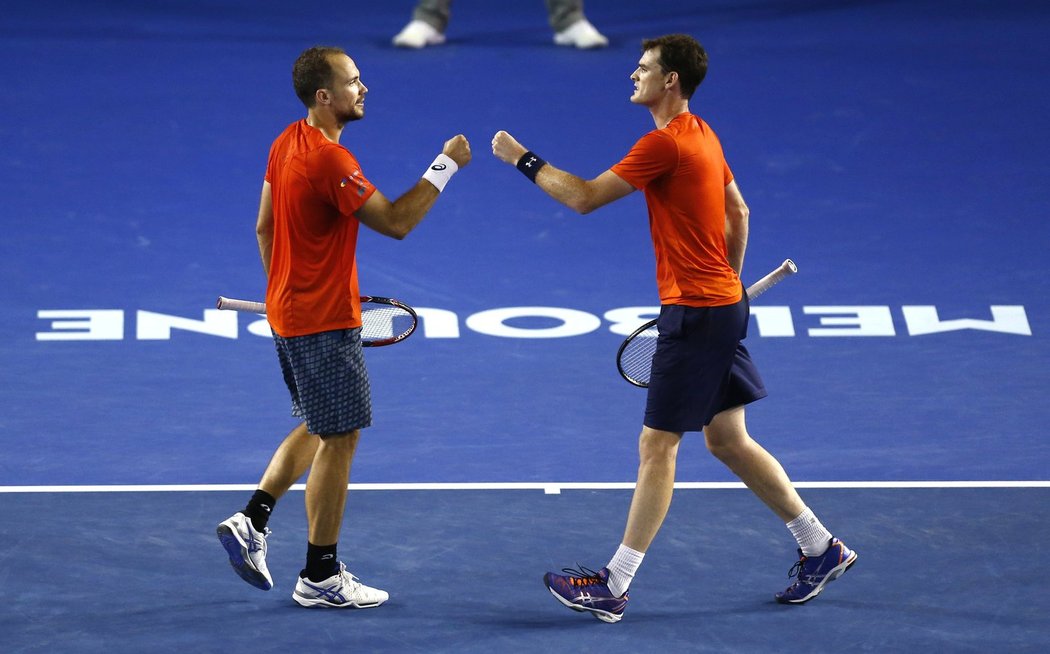 Britsko-brazilská dvojíce Jamie Murray a Bruno Soares vyhrála finále čtyřhry na Australian Open.