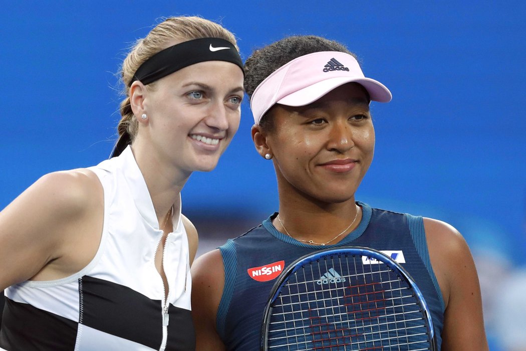 Petra Kvitová a Naomi Ósakaová na začátku finále Australian Open