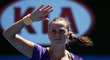 Na shledanou ve druhém kole. Petra Kvitová mává divákům po postupu na Australian Open.