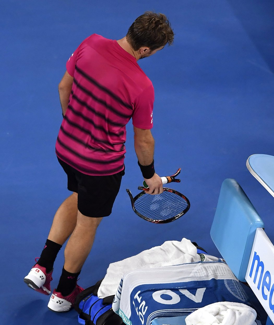 Uprostřed druhého setu Stan Wawrinka rozlomil vlastní raketu