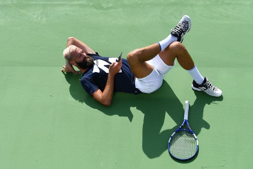 Francouz Benoit Paire prohrává a baví se tím