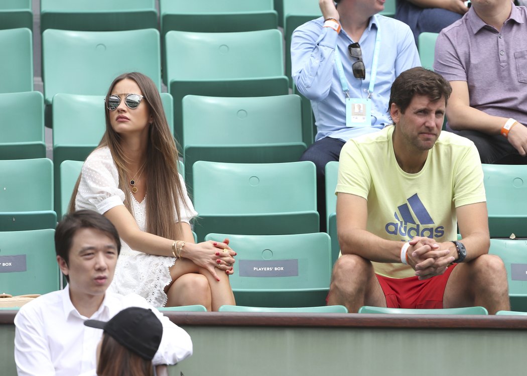 Ester na tribuně při French Open.