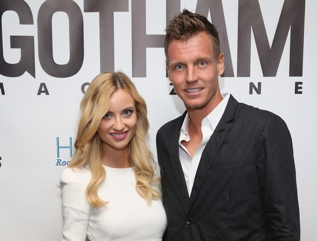 Tomáš Berdych má se svojí ženou Ester celou řadu reklamních povinností