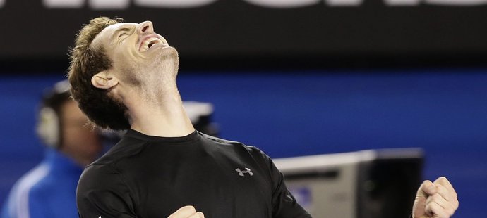 Je hotovo. Andy Murray slaví semifinálovou výhru nad Tomášem Berdychem.