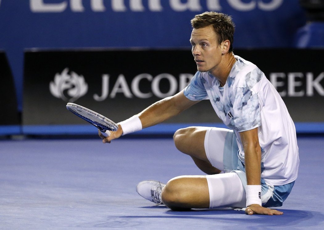 Tomáš Berdych uklouzl po jednom z úderů proti Andymu Murraymu