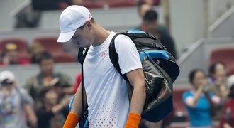 Berdych si poranil záda a skrečoval: Nemůžu chodit ani sedět, bolí to