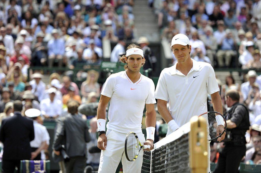 Rafael Nadal a Tomáš Berdych před wimbledonským finále v roce 2010