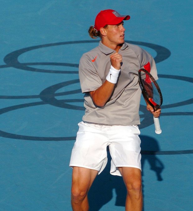 Tomáš Berdych šokoval na olympijských hrách v Aténách Rogera Federera Tomáš Berdych šokoval na olympijských hrách v Aténách Rogera Federera