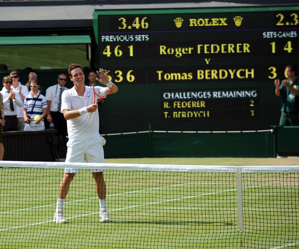 Tomáš Berdych po svém vítězství nad Rogerem Federerem v roce 2010