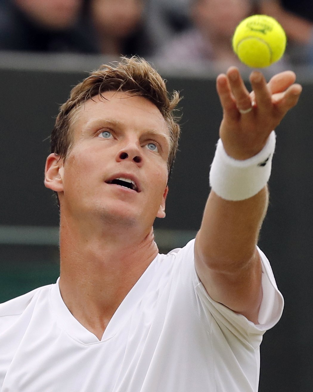 Tomáš Berdych na podání proti Jiřímu Veselému