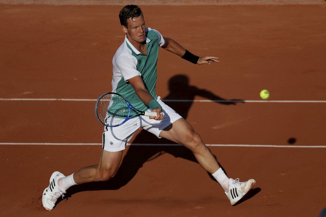 Tomáš Berdych ztratil třetí set, na French Open však postoupil do druhého kola