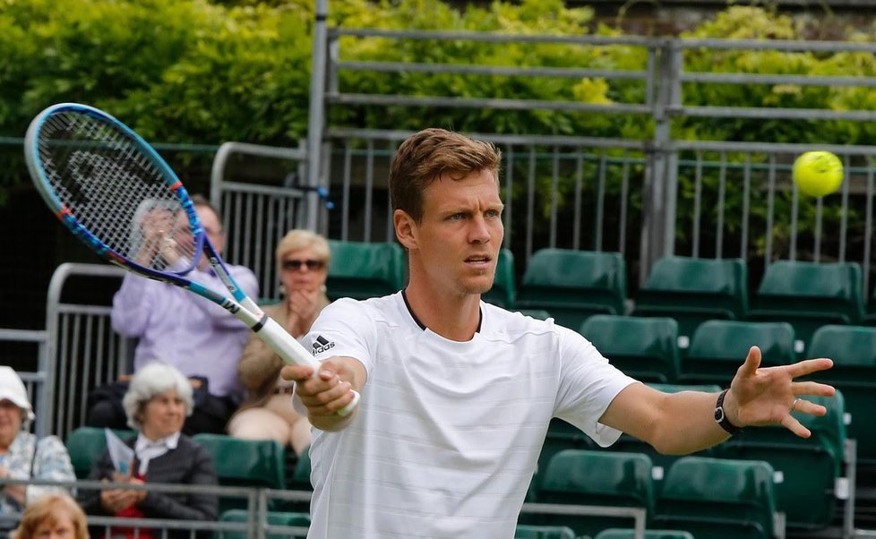 Tomáš Berdych stihl před Wimbledonem na trávě pouze jednu exhibici