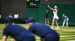Eugenie Bouchardová během zápasu ve Wimbledonu