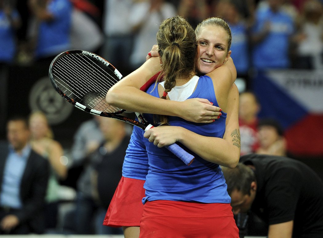 Barbora Strýcová v obětí Karolíny Plíškové