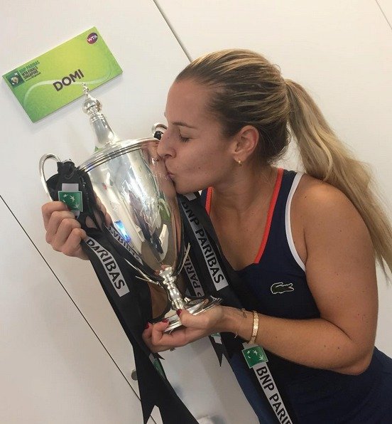Dominika Cibulková s vítěznou trofejí