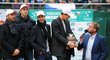 Tomáš Berdych se na setkání s fanoušky v Prostějově zdraví s moderátorem Liborem Boučkem